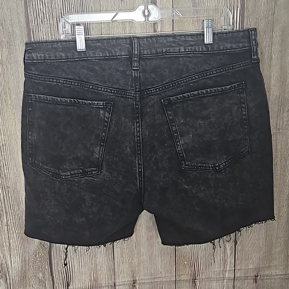 Womens Old Navy High Rise Shorts Distressed Straight Sz 16 - Picture 6 of 6